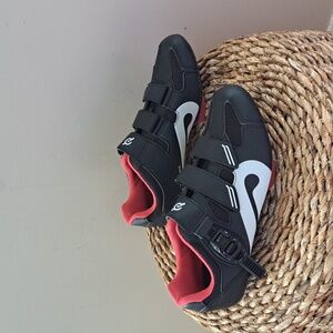 NWOT‎ Peloton Unisex Indoor Spin/Cycling Sneaker Shoes Black/Red EU41/W10/M8